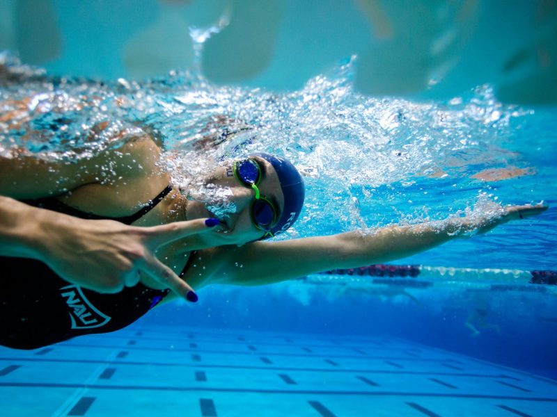 Student flashes peace sign while swimming underwater