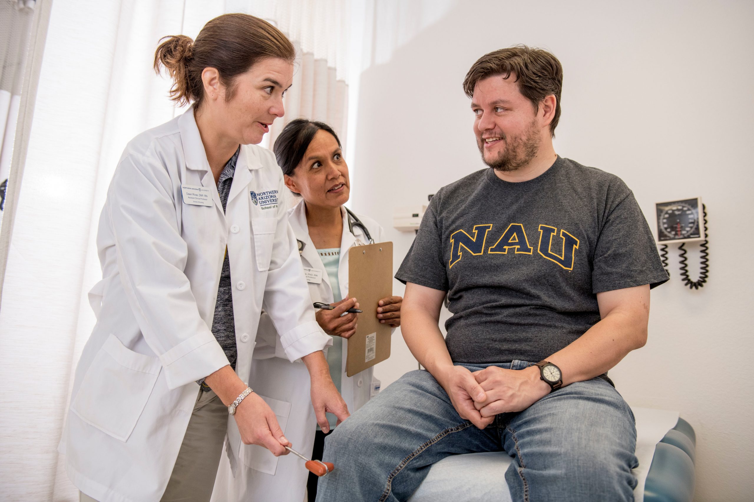 Nurse checks patient's knee.