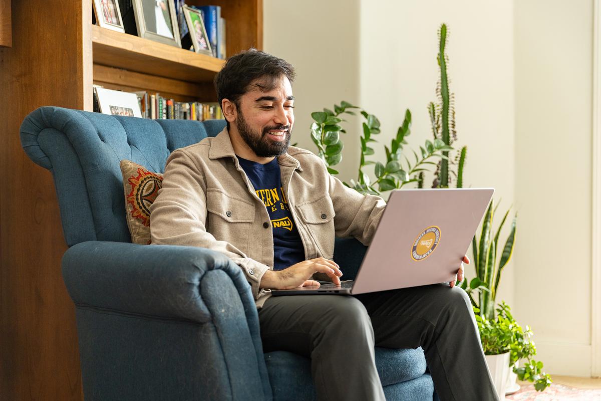 An NAU student speaks to an online advisor from home.