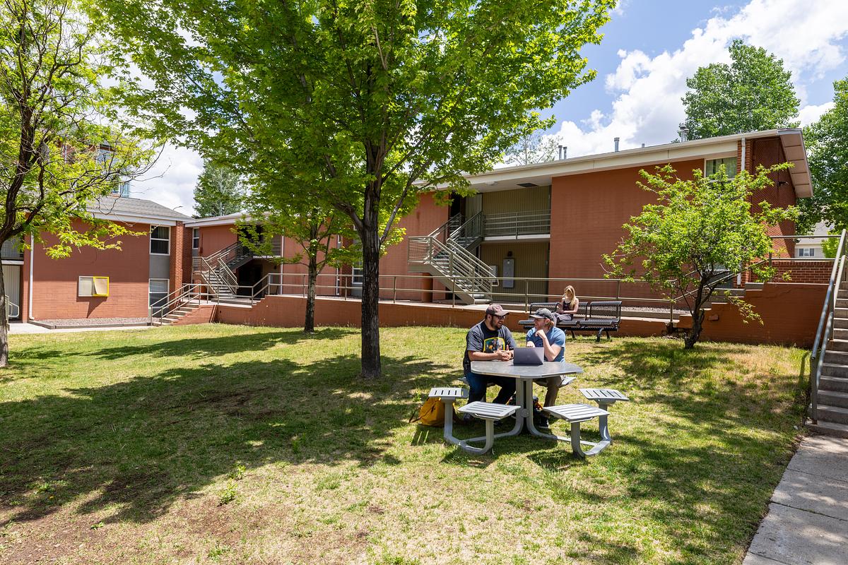 NAU students sitting outside Campus Heights apartments.