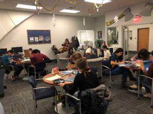 The Transfer Jacks lounge full of students meeting and doing crafts