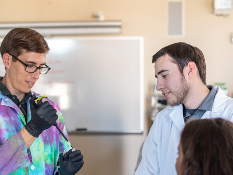 Students in N A U–Yuma genetics lab.